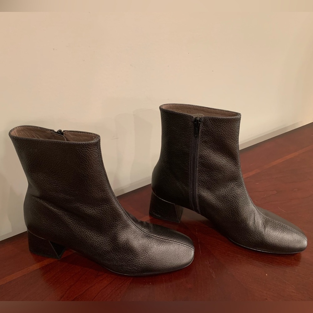 NWOT Silvery Grey Leather Ankle Boots by Wonders Made in Spain 🇪🇸